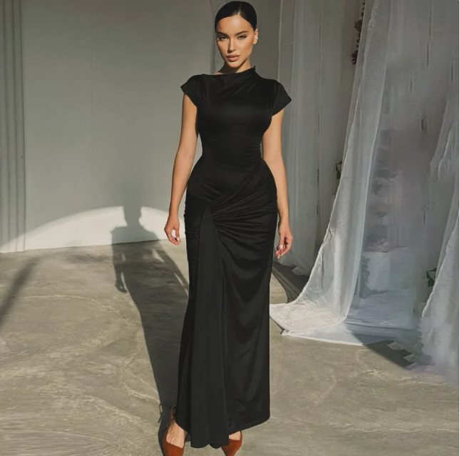Robe Midi Plissée — Une élégance qui s'impose naturellement