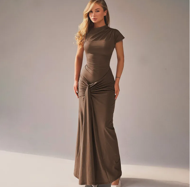 Robe Midi Plissée — Une élégance qui s'impose naturellement