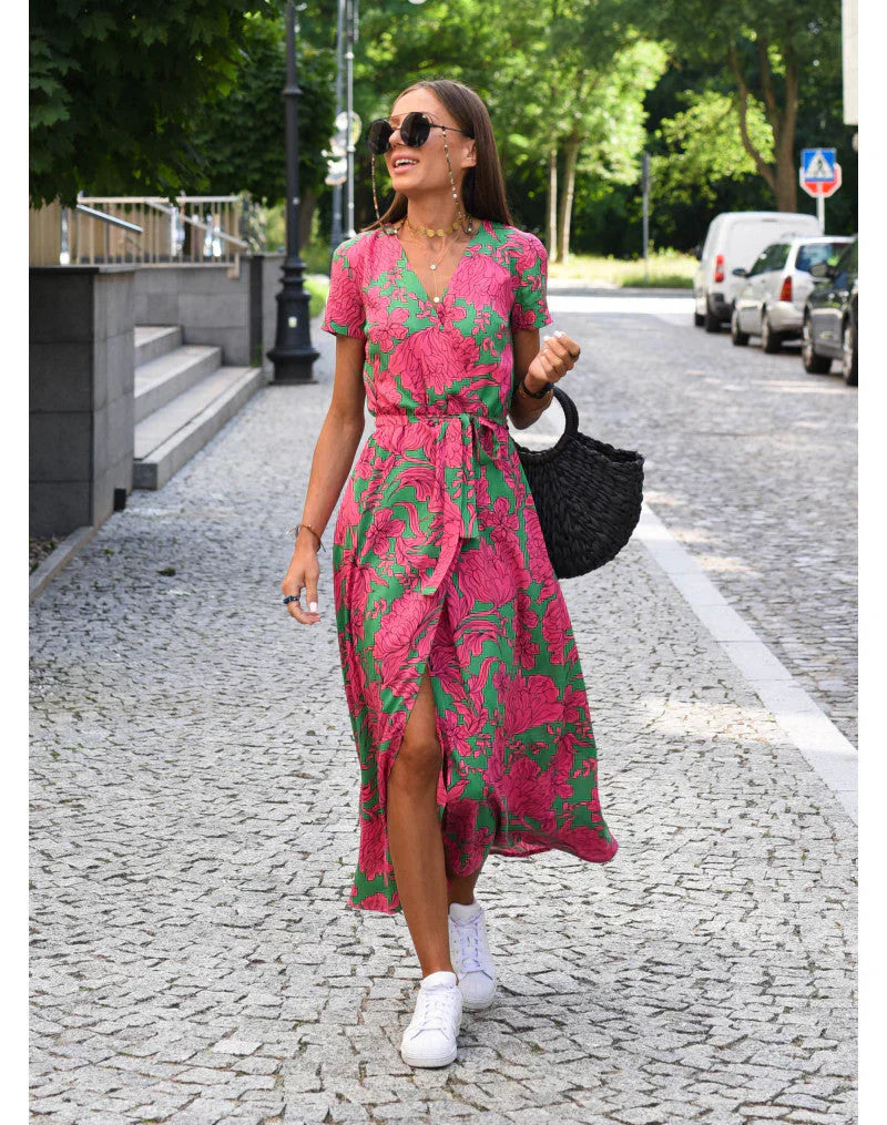 Julia – Robe Élégante avec Décolleté en V et Coupe Sculptante