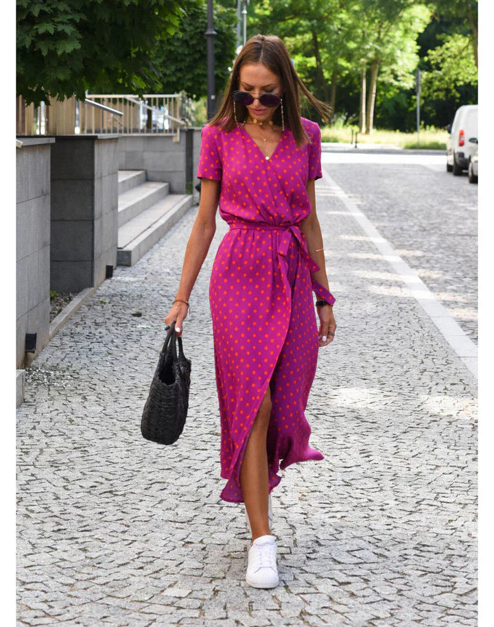 Julia – Robe Élégante avec Décolleté en V et Coupe Sculptante