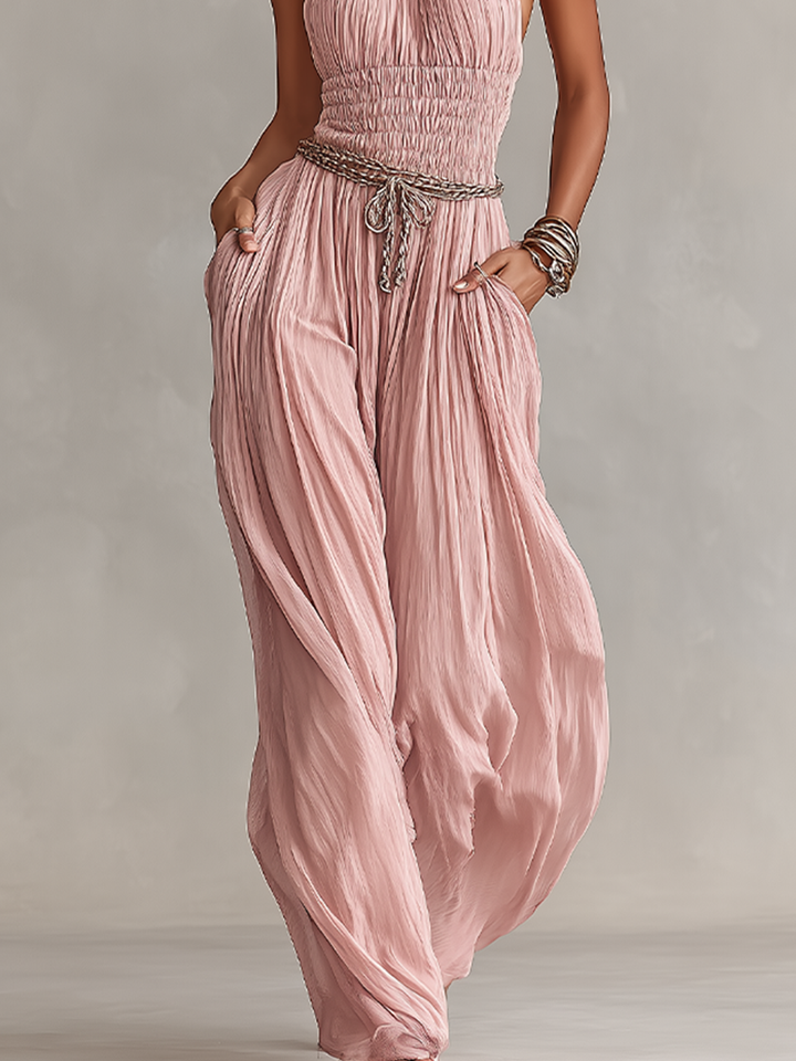 Margaux - Combinaison Plissée Femme en Rose avec Col Halter & Taille Froncée